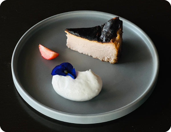 いちごのバスクチーズケーキ